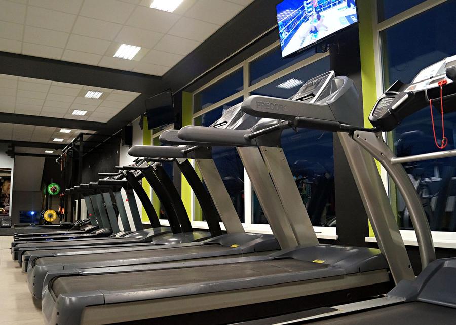 Strefa cardio — bieżnie Precor